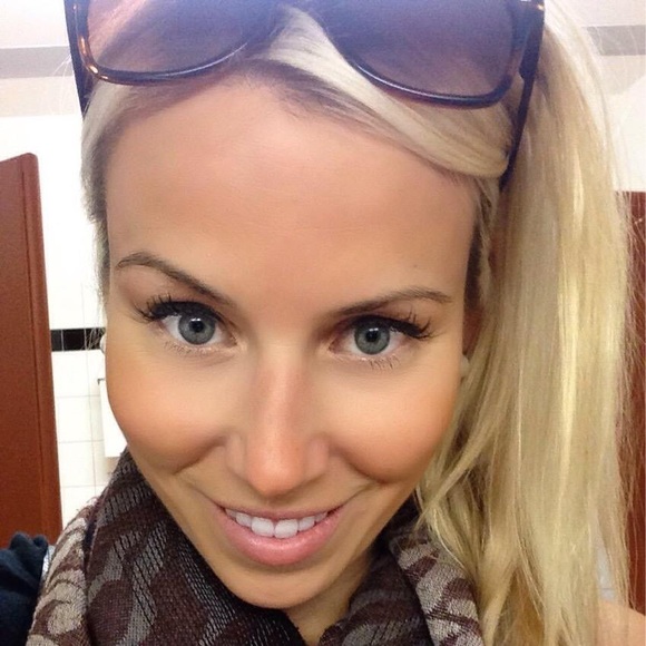 Meet your Posher, Melissa - Picture 1 of 1